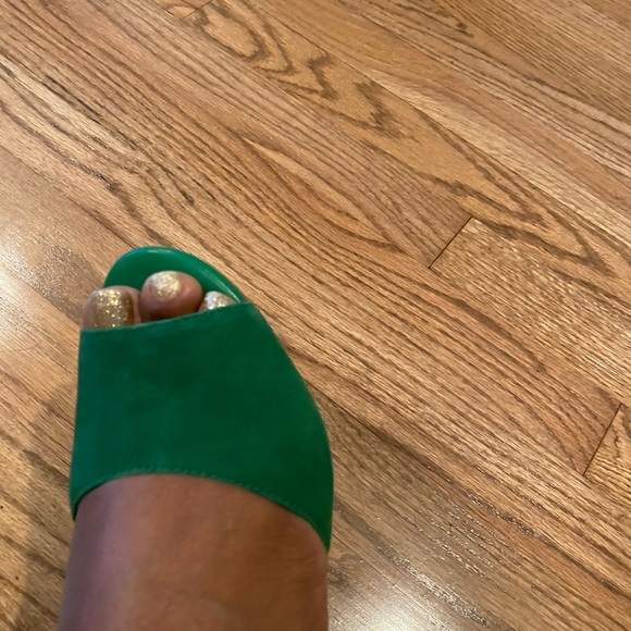 Coach and Four Two-Tone Heels (NWOT) - Picture 6 of 8